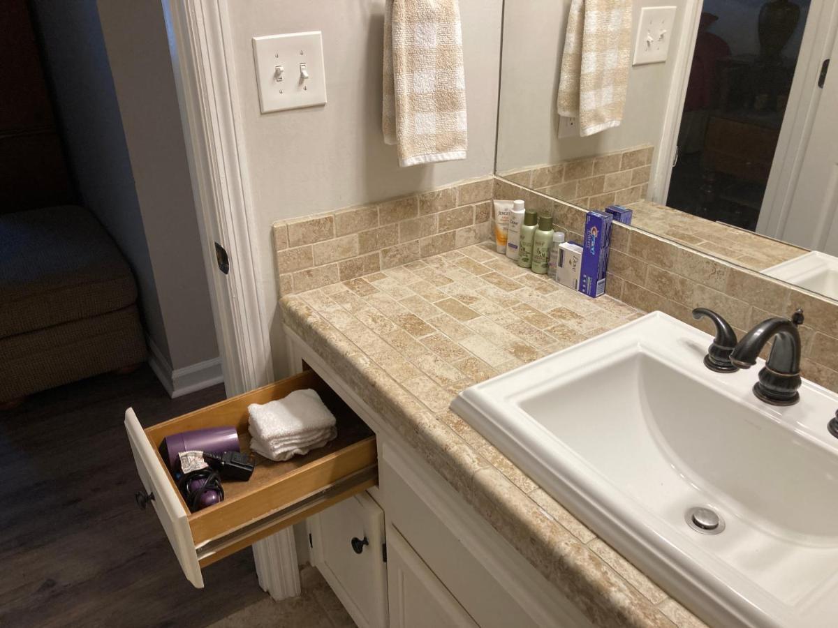 Spacious 3 Bedroom 2 Bath Condo Close To Five-Points In 아테네 외부 사진